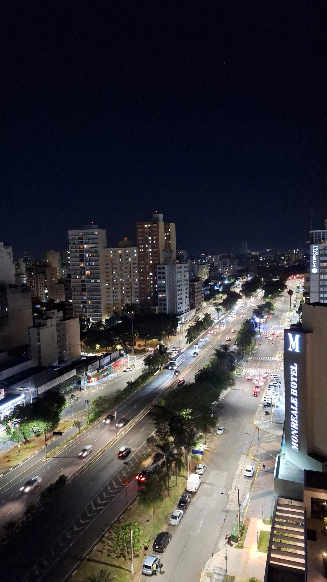 Avenida Aquidaban — foto noturna vista da varanda