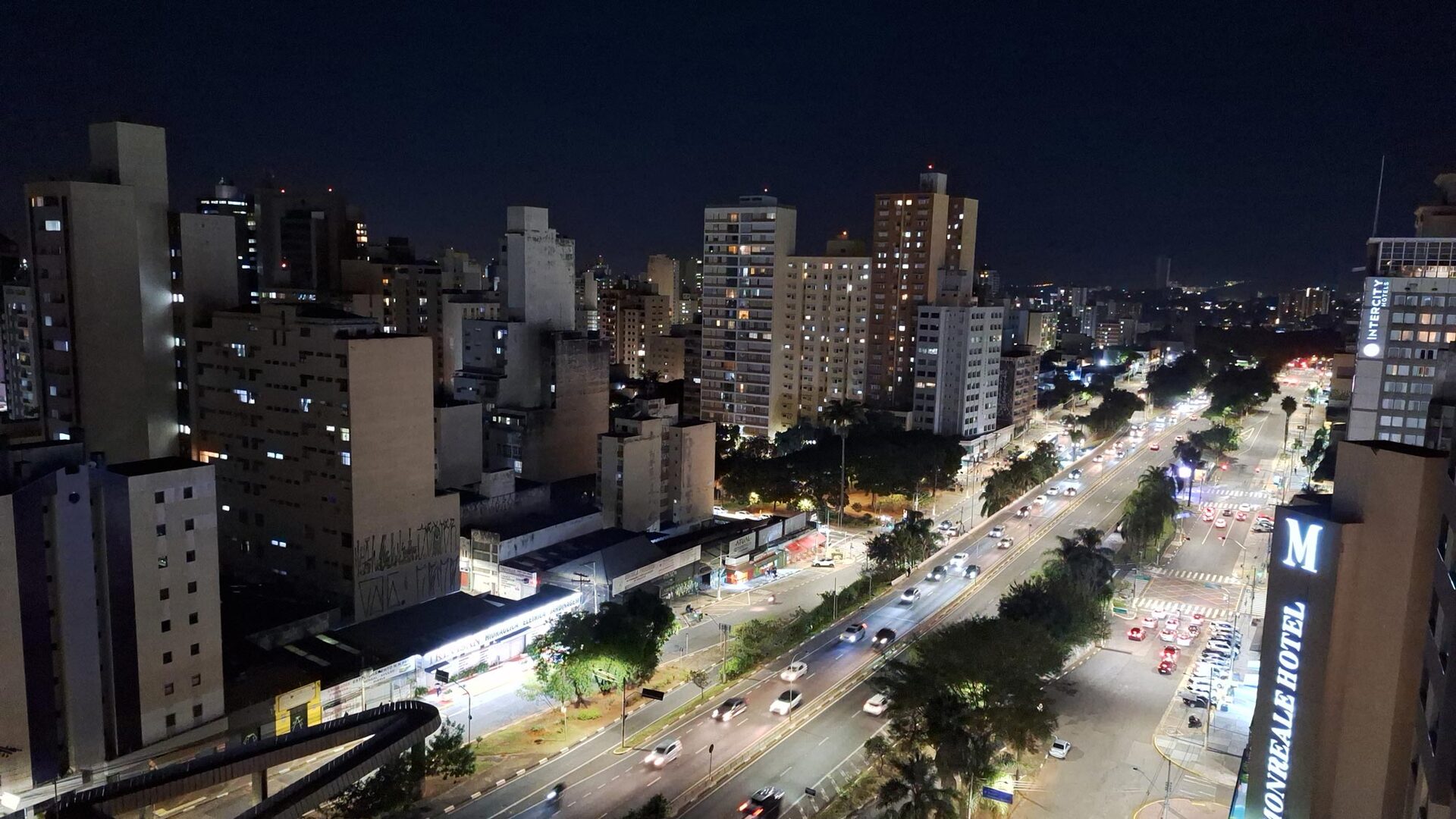 Avenida Aquidaban — foto noturna vista da varanda